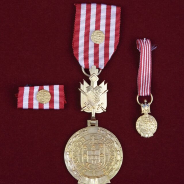 Medalha militar de serviços distintos ouro
