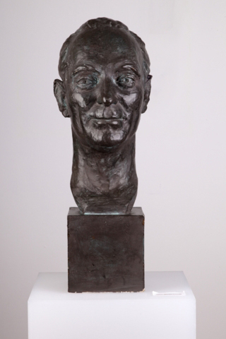 Busto de adriano moreira-autor martins correia