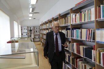 biblioteca_24_1_1280_720